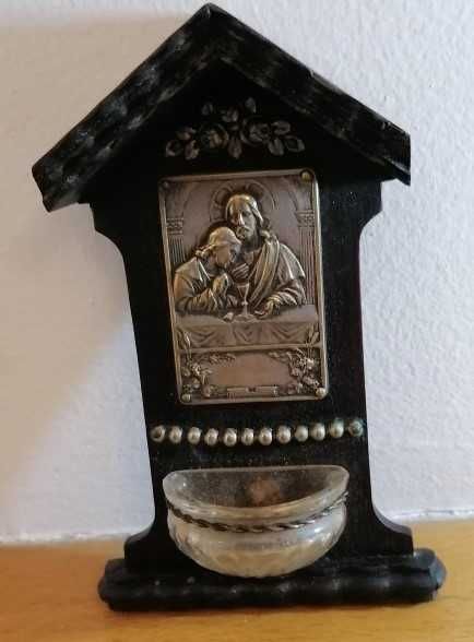 Oratório em pau santo com pia água benta