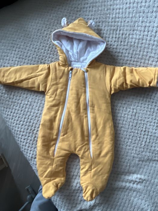 Nowy kombinezon niemowlęcy