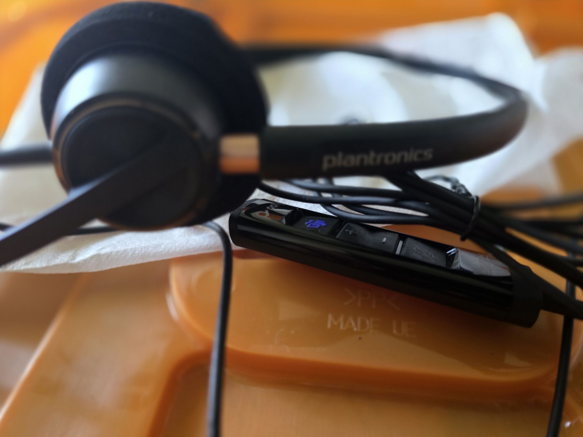 Auriculares Plantronics Novos