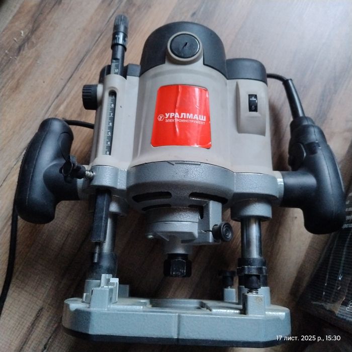 Фрезер мощный .цанга 8-12 .Комплект