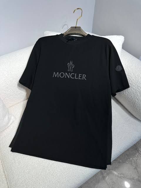 Camisa Moncler com etiqueta