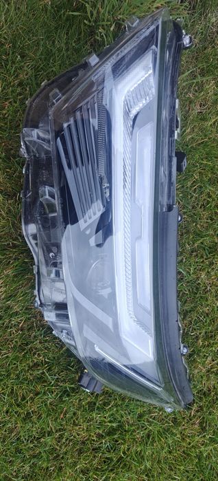 Reflektor Rav4 V lewy full LED