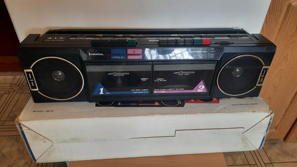 Магнітофон и приемник СССР