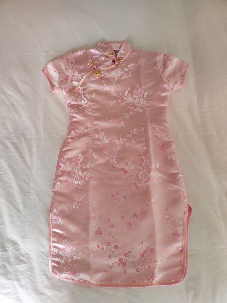 Vestido de Chinesa traditional comprado na china. Tecido de qualidade.