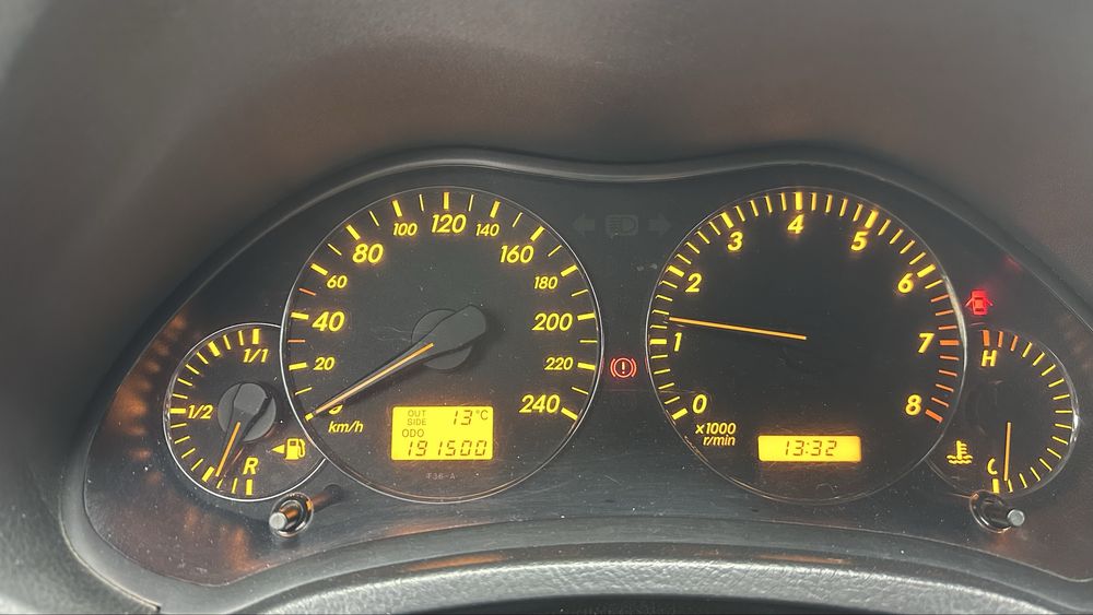 Продам toyota avensis