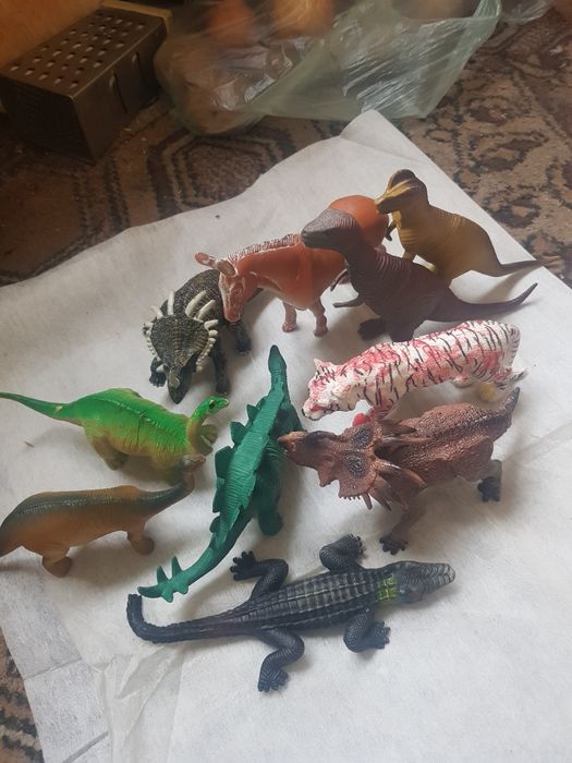 Продам фигурки животных