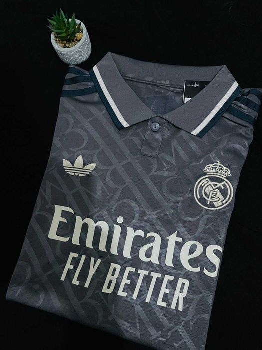 Camisola III Real Madrid nunca usada