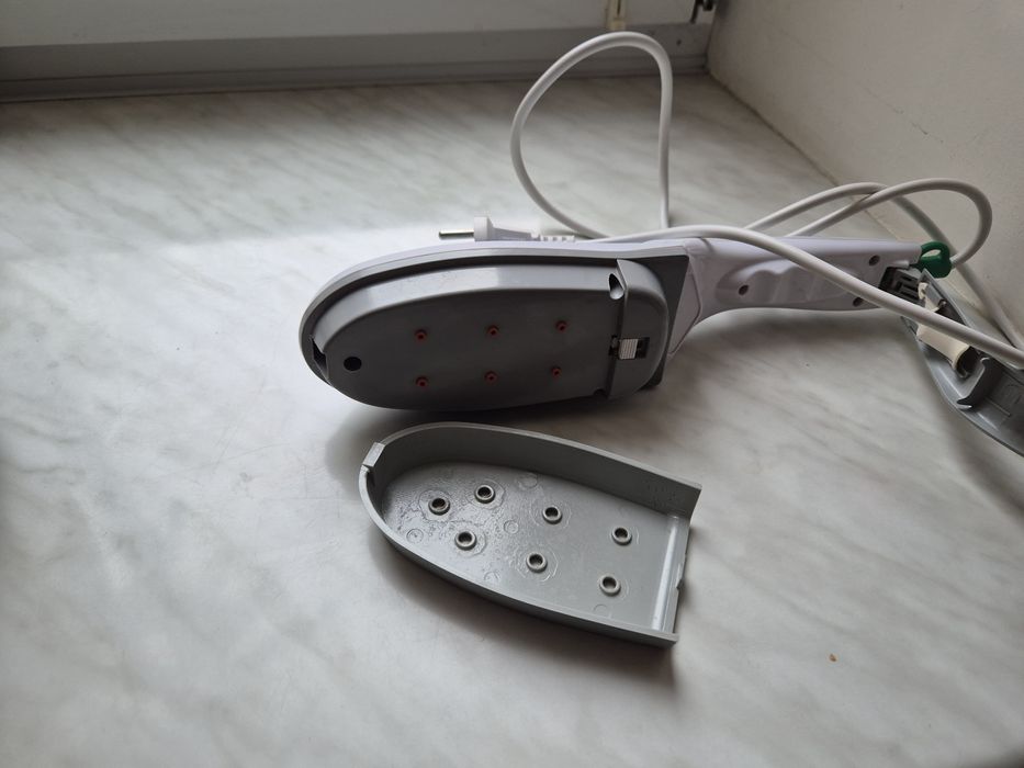 Ручний вертикальний відпарювач праска