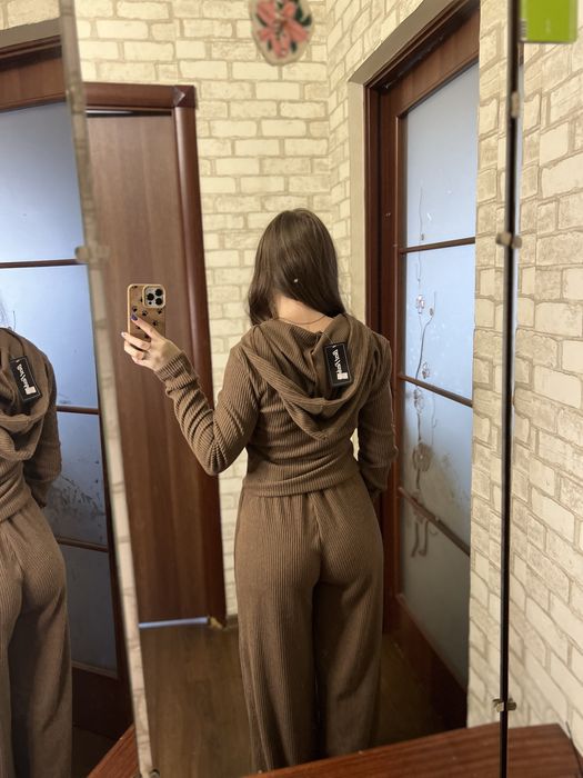 Новий костюм з биркою