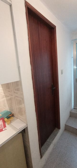 Portas completas com aro fechaduras e dobradiça