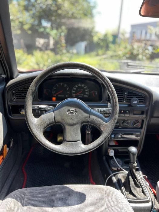 Продам машину HYUNDAI Lantra 1.6 1993