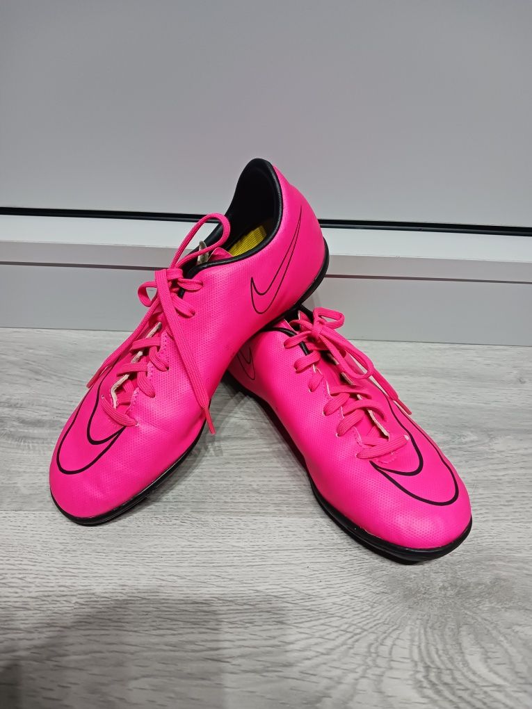 Różowe halówki Nike Mercurial Victory rozm. 36,5