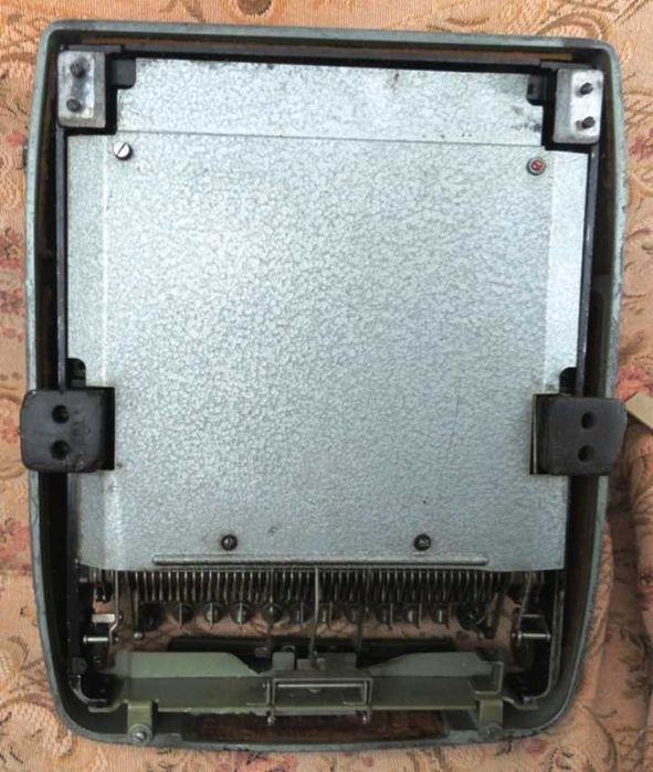 Друкарська машинка "Rheinmetall" GS2894 1950-х років (без каретки)