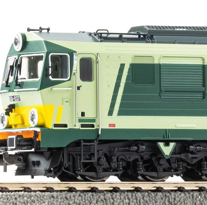 PIKO H0 (52877) - Lokomotywa spalinowa uniwersalna z dźwiękiem SU46.