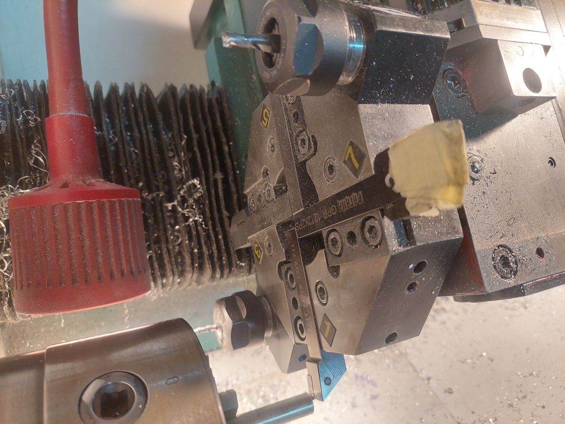 Mała tokarka cnc Denford Mirac P.C. sterowana Mach3