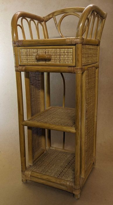 Rattanowa szafeczka .