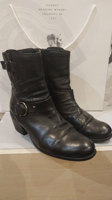 Продам женские кожаные демисезонные утепленные ботинки Clarks