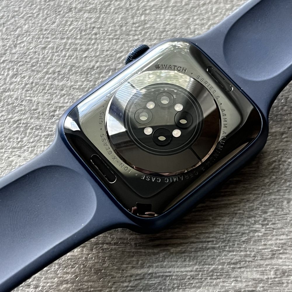 Apple Watch Series 6 44мм