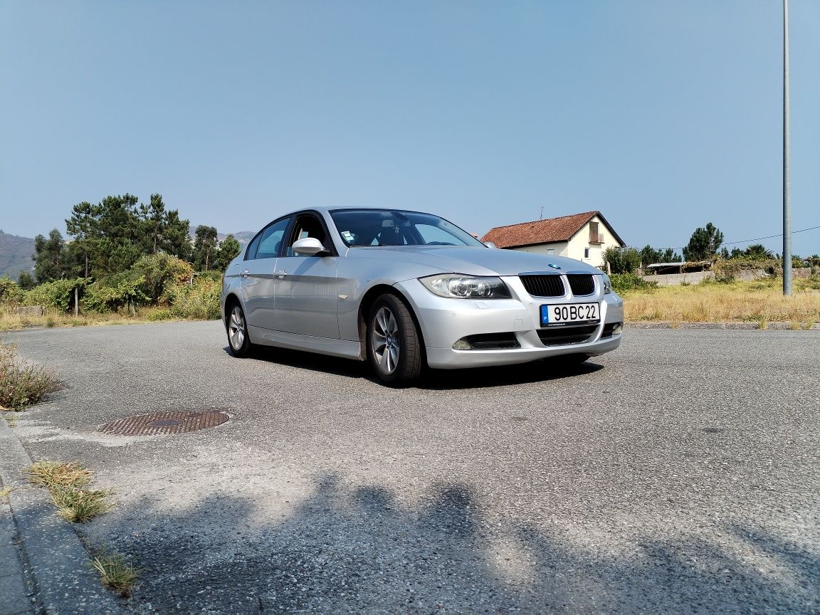BMW 320i em bom estado