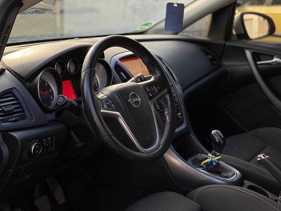 Продам Opel Astra 2015 1.6 Дизель , обслужена.