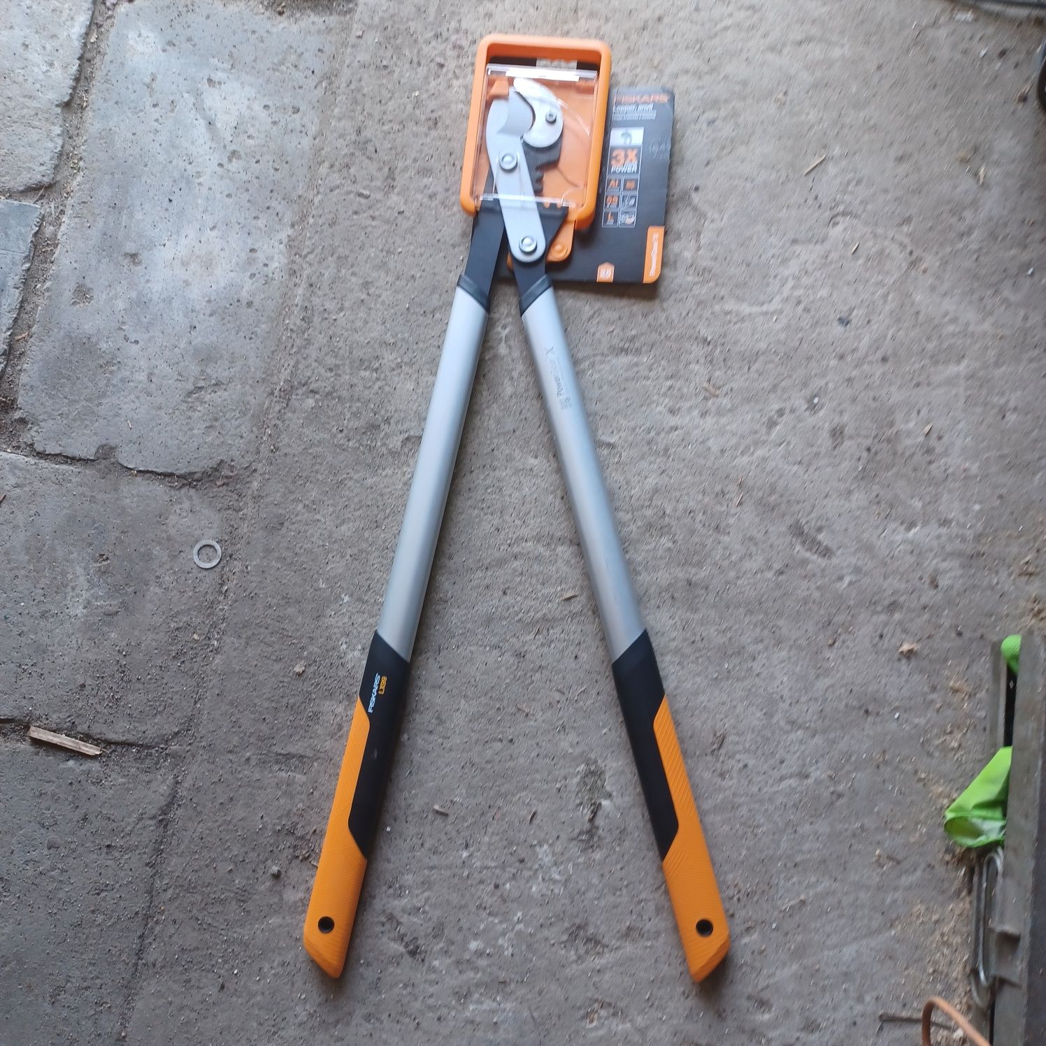 Sekator dźwigniowy kowadełkowy L / FISKARS/
