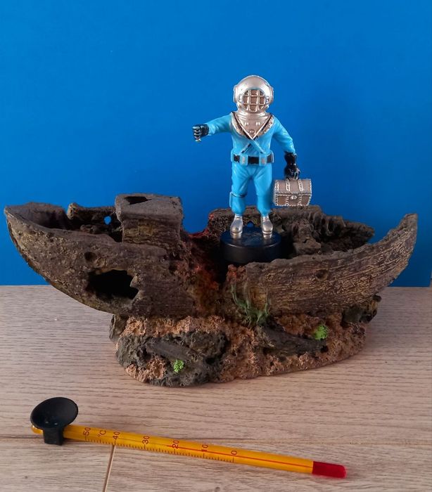 Корабель для акваріуму + водолаз
Ширина 22 см висота 9 см)