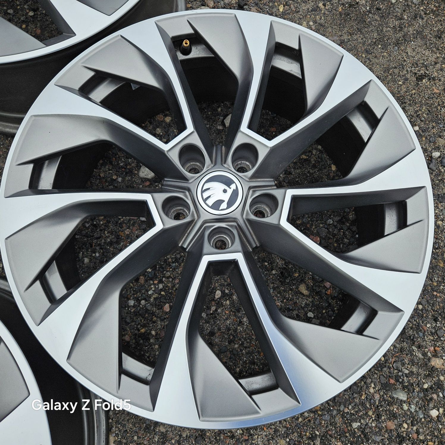 Alufelgi 19 Skoda Kodjaq Karoq Octavia Superb Yeti 5x112 ET43
