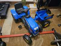 Traktor na pedały z przyczepą