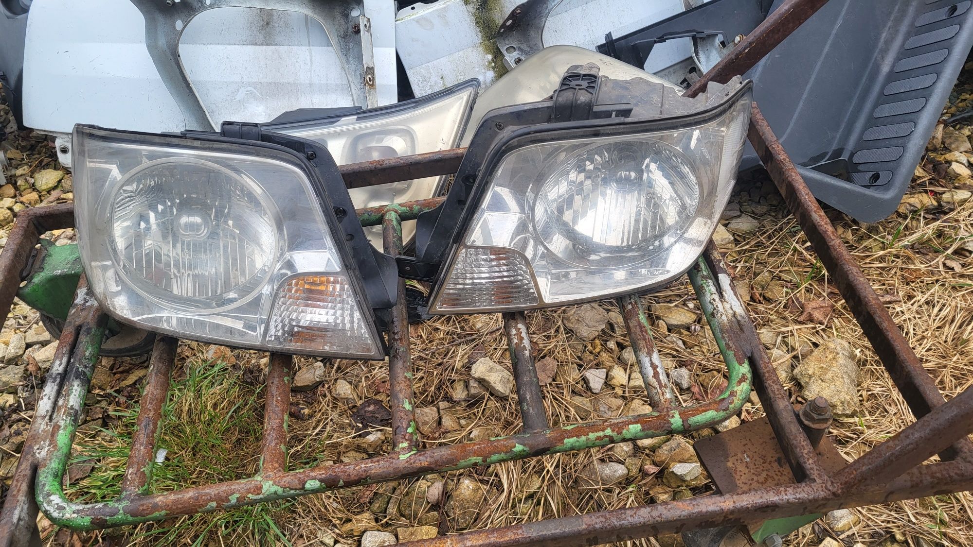 Lampa lampy przód przednie kia pregio 04-11