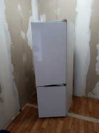 Холодильник під забудову Whirlpool