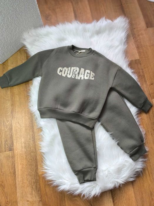 Костюм кольору хакі