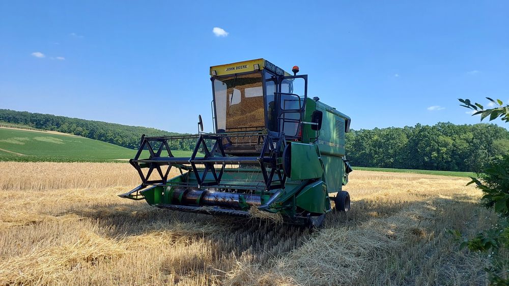 Комбайн john deere 1042 техніка в  доглянутому стані
