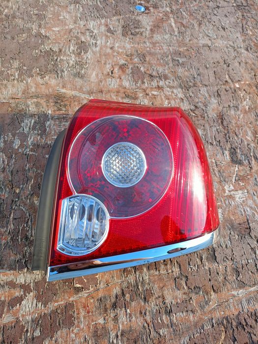 Sprzedam nową lampę toyota Avensis t25