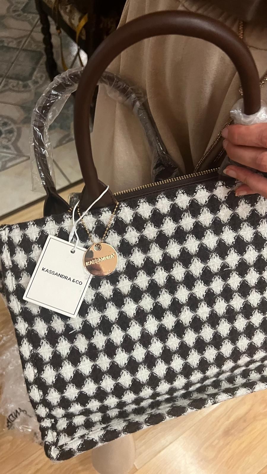 Elegancka torebka w popitkę biało-brązowa