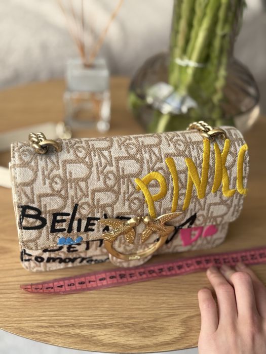 Продам оригінальну бежеву сумку Pinko