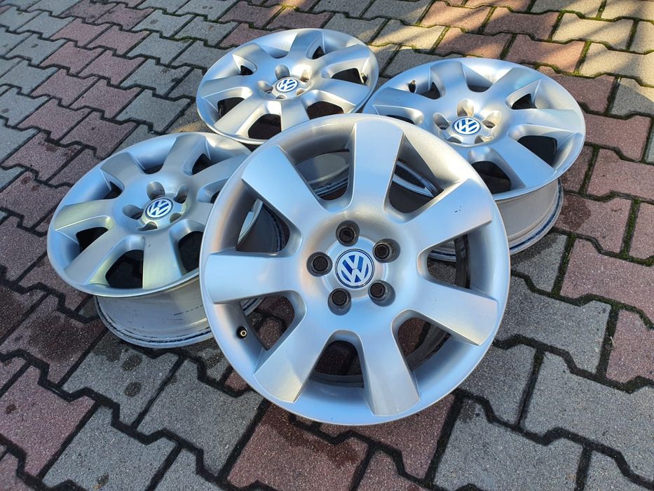 VW Golf 4, Bora 16 cali alufelgi 5x100 stan bardzo dobry