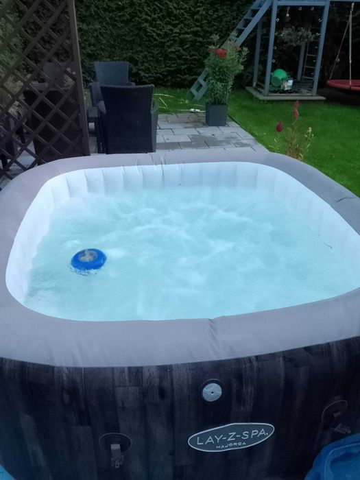 Jacuzzi LAY-Z-SPA Majorca jak nowe, stan idealny.