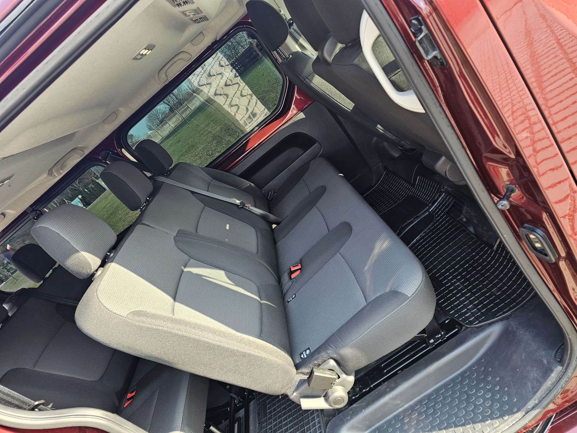 Renault Trafic 9-cio osobowy Wynajem Busa. Wypozyczalnia Busów