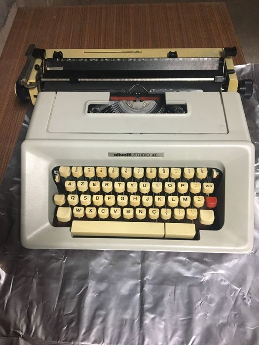 Máquina de escrever com fita