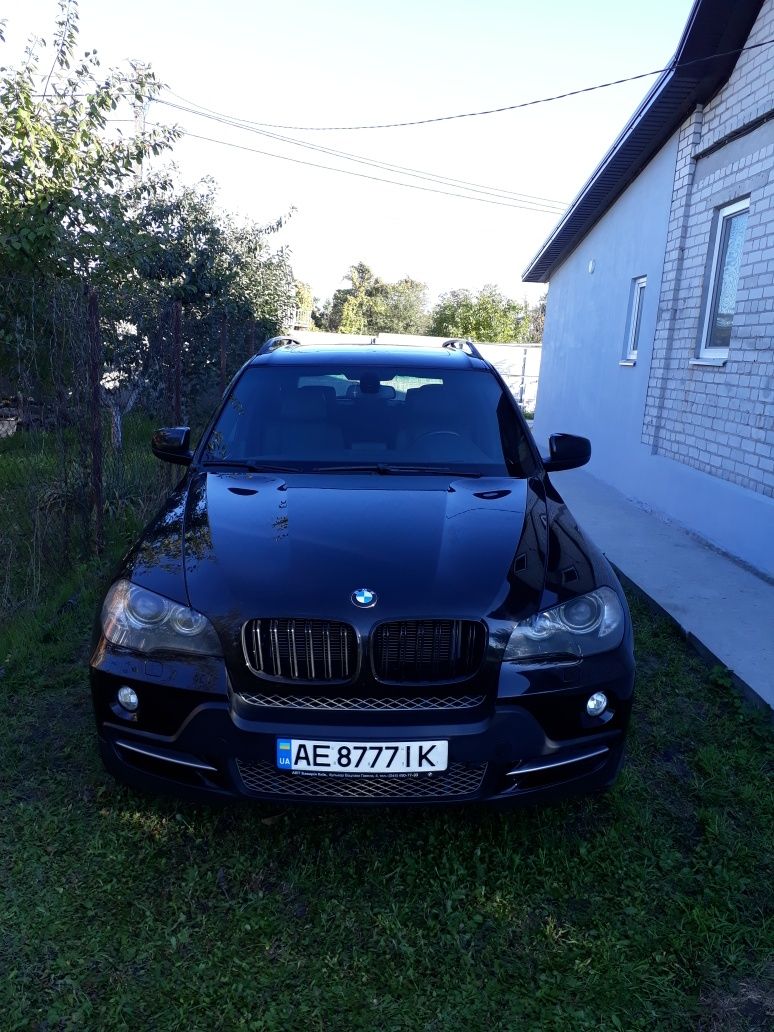 BMW X5 V 4,8 объем