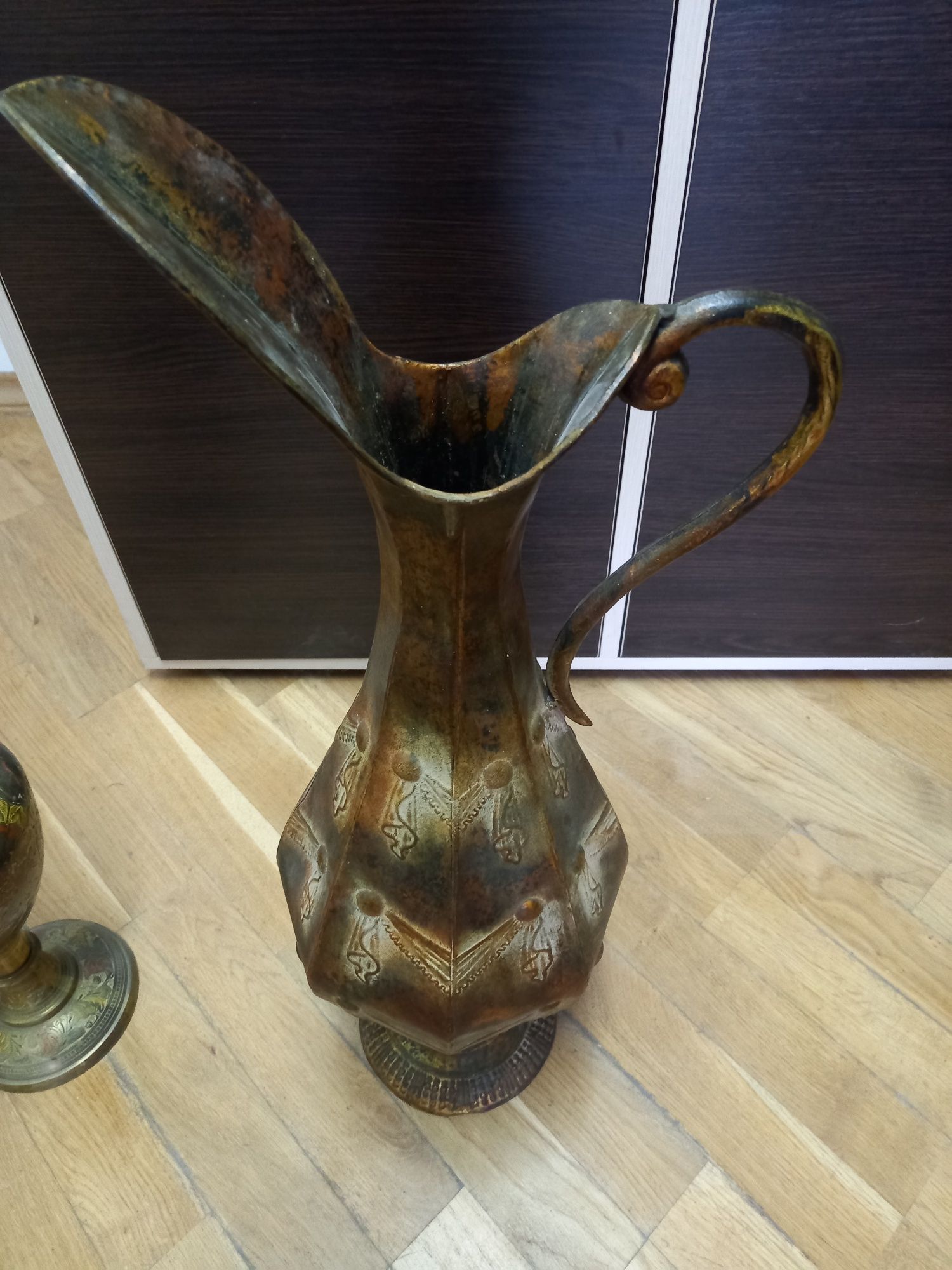 Антикварна бронзова ваза кувшин