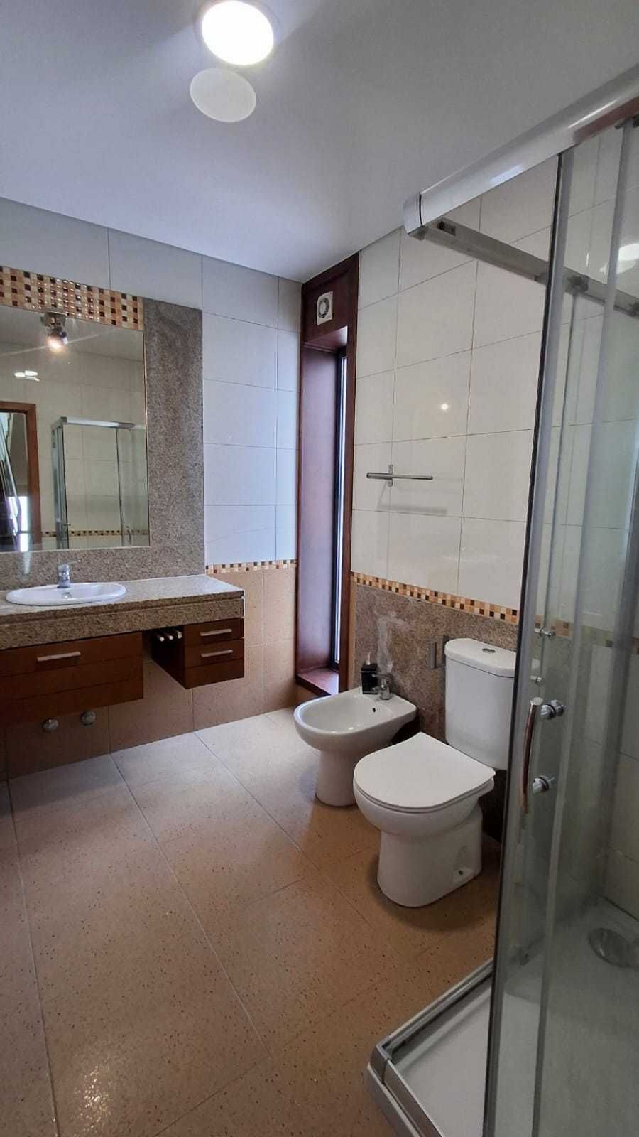 Moradia Gaveto T3+1 com terraço no último piso– Ferreiros – Braga