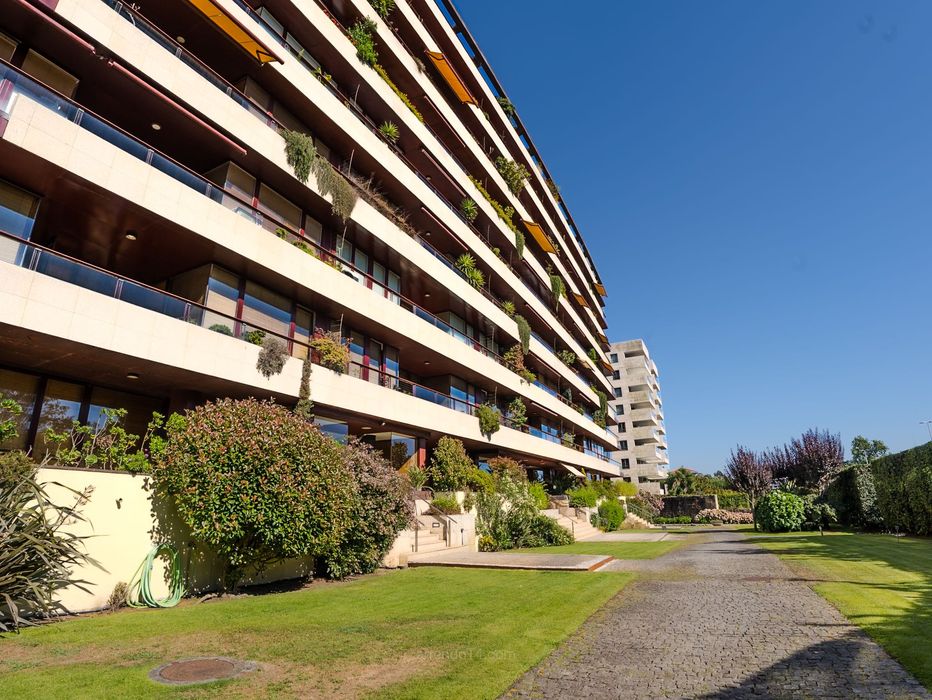 Apartamento T4+1 ( jardim e garagem dupla) Rua João de Barros, Porto