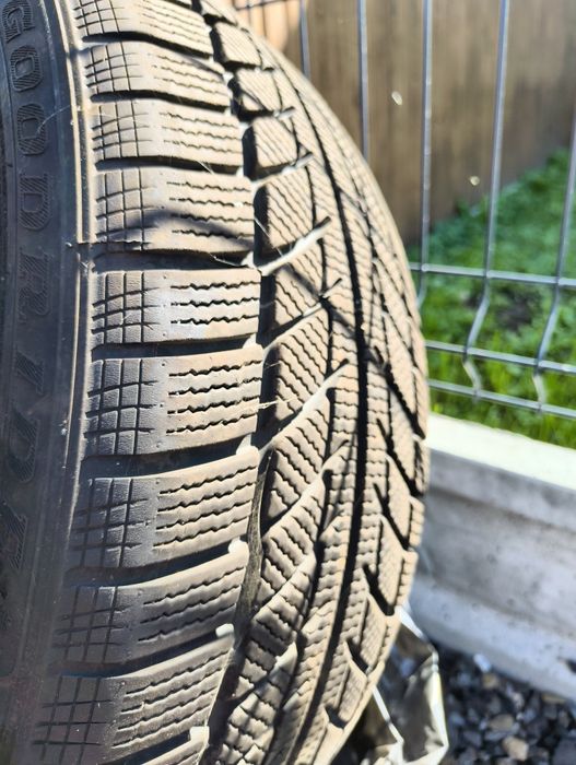 Opony zimowe 235/45 R19 SW 608 Goodride Snowmaster