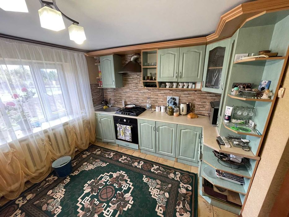 Продається двоповерховий будинок у селі Мостиська Другі