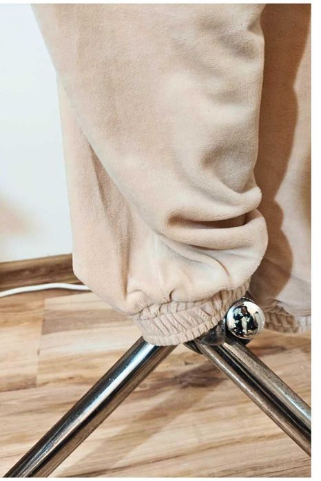 Beżowy welurowy dres miękki cozy 95% bawełna |Velsatino XL