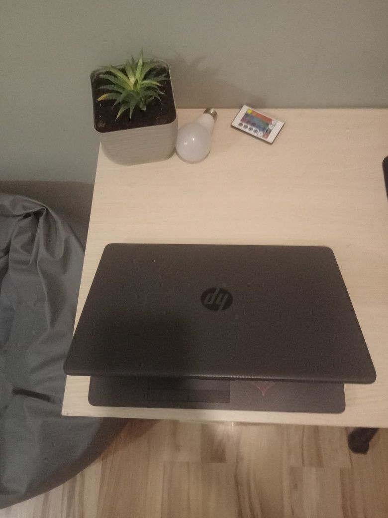 Laptop HP g8 szary