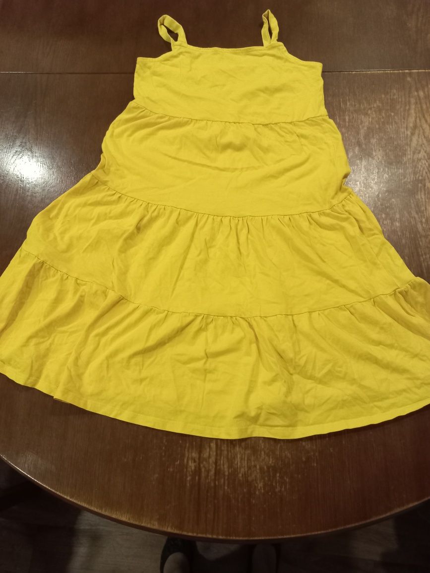 Żółta sukienka na ramkach 140