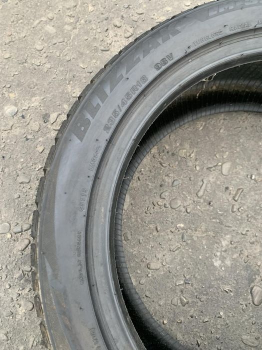 Шини 235/45 R18 Bridgestone зима 2022 рік 7,5 мм