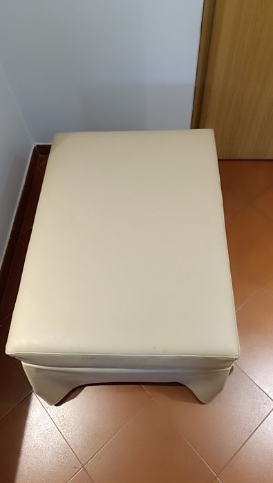 Sofá em pele Camel com cama de solteiro